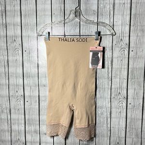 Thalia Sodi seamless shaping shorts size large